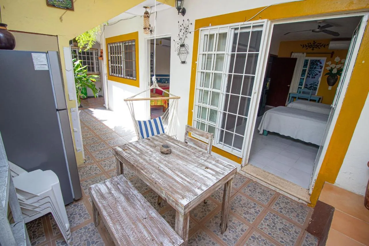 Penzion Hotel La Casa Del Almendro Playa del Carmen