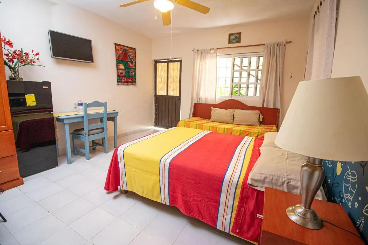 Hotel La Casa Del Almendro Playa del Carmen 0*,