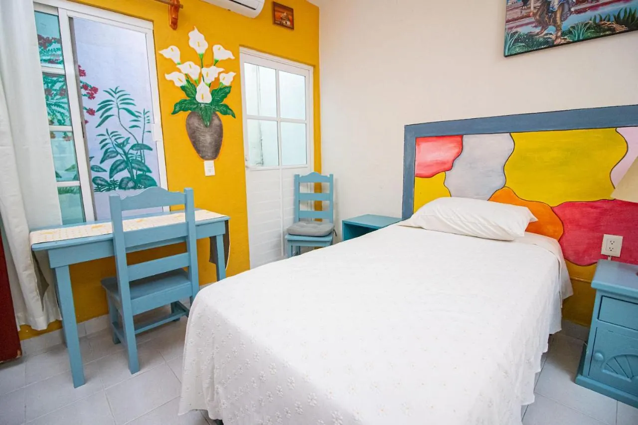 Penzion Hotel La Casa Del Almendro Playa del Carmen